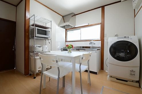 キッチン - ★人気の柴又！冷蔵庫付き6畳個室・女性限定シェアハウス・22,000円～★} - ルームシェアルームメイト