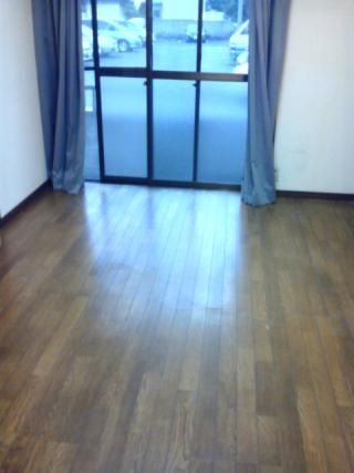 個室 - 静かなお部屋・・・} - ルームシェアルームメイト