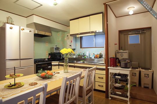 キッチン - 新宿近い！！中野のアットホームなシェアハウスで入居者募集中！！初期費用は家賃だけ！！} - ルームシェアルームメイト