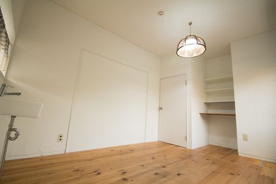 個室 - 都心への移動が便利な永福町のハウス。　最短4日での入居可！　いろいろな人が集まるコミュニティハウスで楽しみませんか？} - ルームシェアルームメイト