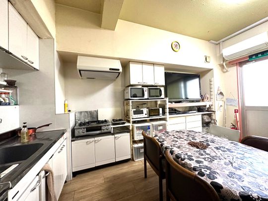 キッチン - 新宿７丁目の女性専用のシェアハウスです。} - ルームシェアルームメイト