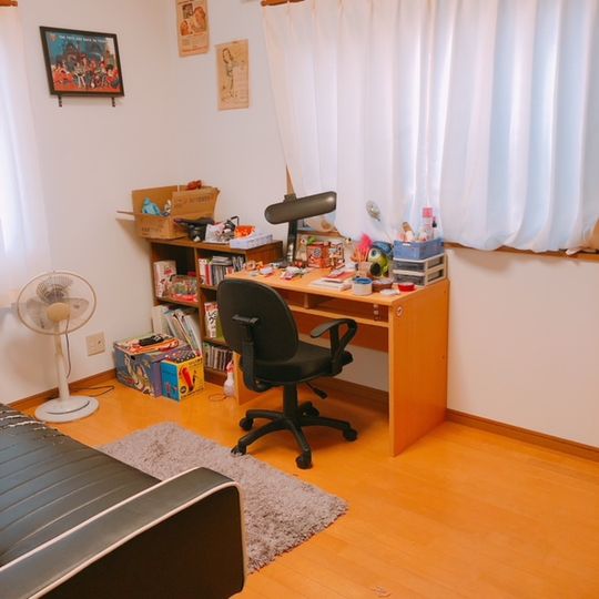 収納 - 【水道光熱費込】桜美林大学付近の一戸建てで一部屋空きあります！学生や留学生大歓迎！} - ルームシェアルームメイト