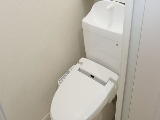 トイレ - 【2018年1月新規オープン！】秋葉原まで20分、北千住まで9分のつくばエキスプレス三郷中央駅の【女性専用シェアハウス】27,000円～♪} - ルームシェアルームメイト