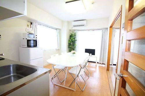 リビング - 大泉学園シェアハウス} - ルームシェアルームメイト