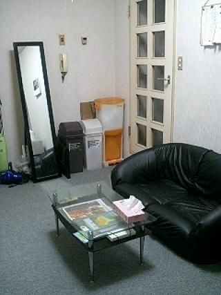 リビング - 池袋駅 東口徒歩７分【好立地!!】} - ルームシェアルームメイト