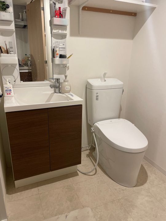 トイレ - 港区の1K 部屋お貸しします（単発、短期、中長期など、柔軟に対応可能）} - ルームシェアルームメイト