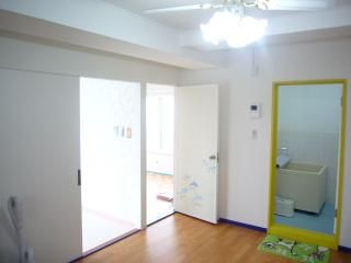 キッチン - 日当たり良好！南浦和で安心の女性専用個室} - ルームシェアルームメイト