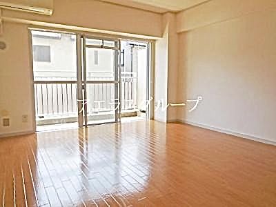 個室 - 下井草駅3分、女性限定広々9畳個室!} - ルームシェアルームメイト