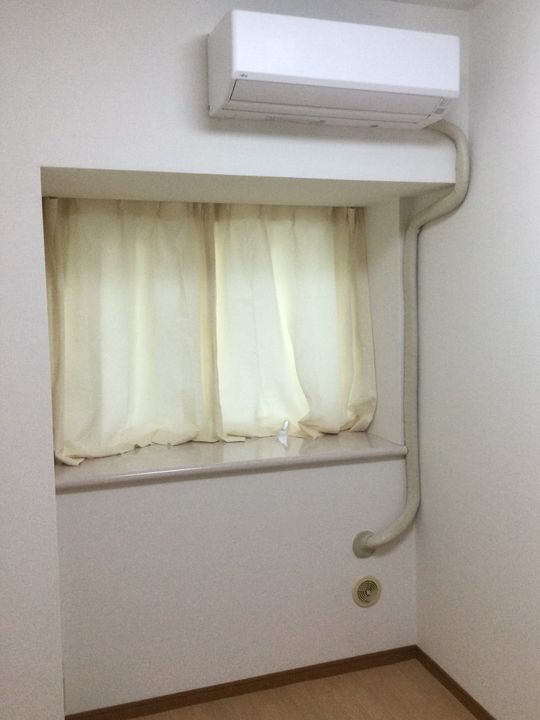 個室 - 【女性限定】落ち着いたマンションでルームシェア　コンビニ至近　駐車場有} - ルームシェアルームメイト