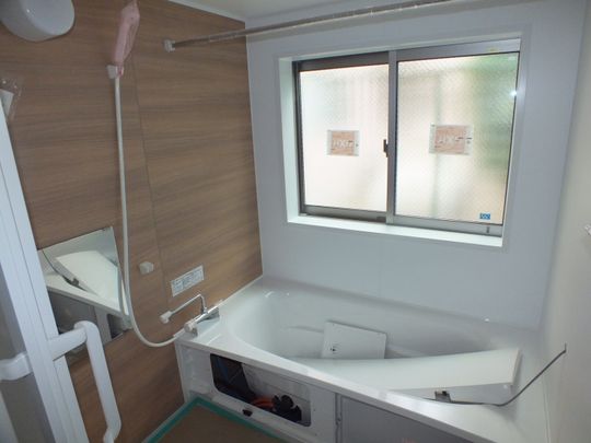 風呂 - 4月からシェアメイト募集！綺麗です！} - ルームシェアルームメイト