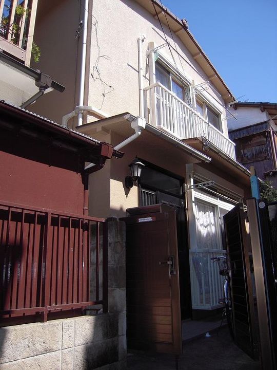 建物 - 女性限定　　禁煙　　最寄り：京王線「仙川駅」新宿まで20分！} - ルームシェアルームメイト