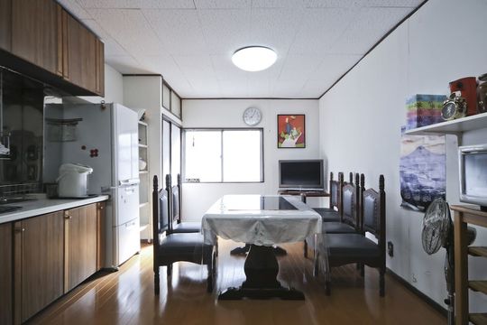 キッチン - Beハウス（シェアハウス）始めます。4名募集。中野区駅徒歩30秒、一棟ビル２、３フロア丸ごとの住居スペースです。} - ルームシェアルームメイト