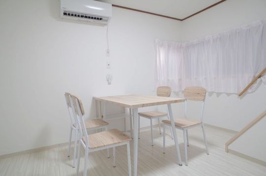 リビング - 【10/1～入居可】小規模シェアハウス　池袋７分・新宿１３分　女性限定鍵付個室　残り一部屋！} - ルームシェアルームメイト