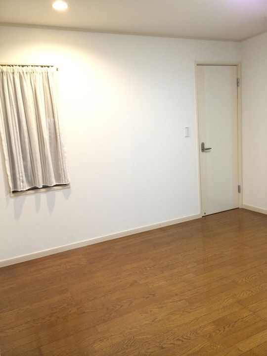 キッチン - 渋谷から10分の好立地！４LDK一戸建て} - ルームシェアルームメイト