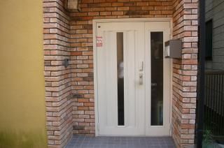 玄関 - 【即日ご入居可能】 　★アットホームな雰囲気の女性専用の都心のシェアハウス★} - ルームシェアルームメイト