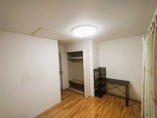 個室 - 【日野市】■閑静な戸建てシェア■個室5.5帖洋間■徒歩でアユ釣り■DIY許可■光熱費・共益費込み} - ルームシェアルームメイト