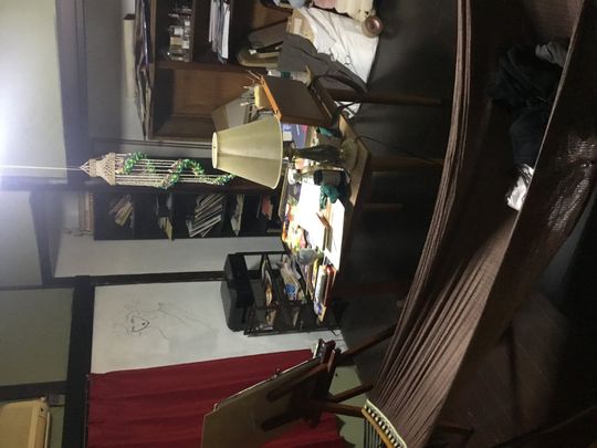 個室 - 戸建なのでストレスが少ないです♪現在はアトリエですが自由にインテリアも可！駐車場付き！} - ルームシェアルームメイト