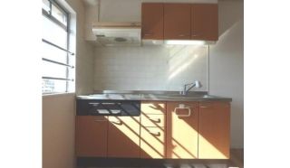 キッチン - 即入居可能ルームシェア！} - ルームシェアルームメイト