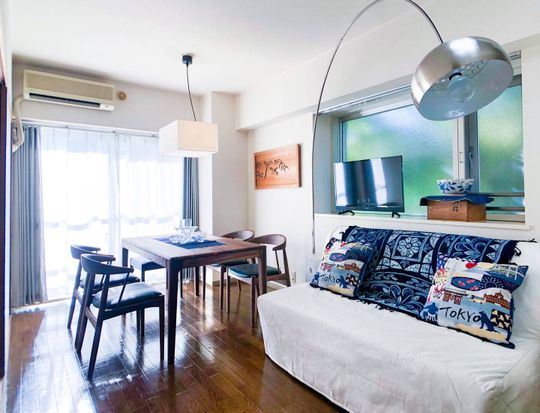 リビング - 40%OFF! [品川65㎡2LDK] 家具付きの明るい洋室★駅徒歩5分・3駅利用} - ルームシェアルームメイト