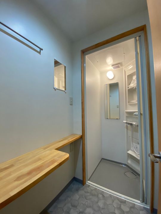 シャワー - 【ドミ 28,000円～、個室 58,000円～】南千住・三ノ輪シェアハウス} - ルームシェアルームメイト