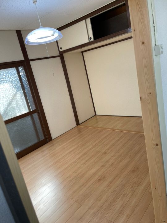 個室 - 【webデザイナー/動画クリエイター限定】【家賃4万~】【食べ放題】【案件紹介有】} - ルームシェアルームメイト