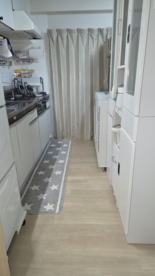 キッチン - 気軽に相談してください。} - ルームシェアルームメイト