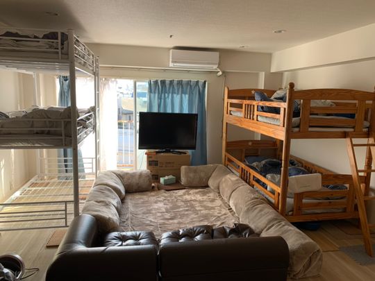 ベッド - 南青山　働く人の宿泊施設(女性限定)} - ルームシェアルームメイト