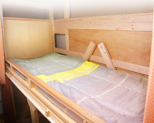 ベッド - 北千住駅すぐ交通の便最高} - ルームシェアルームメイト