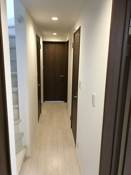 その他 - 2階建新築100㎡超で、2部屋募集! （３月中に入居される場合には、当月分家賃は不要です！）} - ルームシェアルームメイト