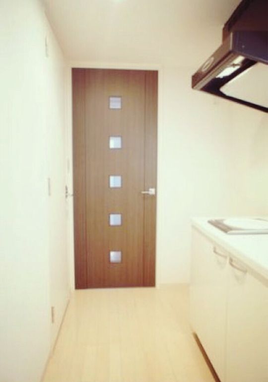 キッチン - 築浅☆東京タワーとスカイツリーのみえるデザイナーズマンションでルームシェアしませんか？} - ルームシェアルームメイト