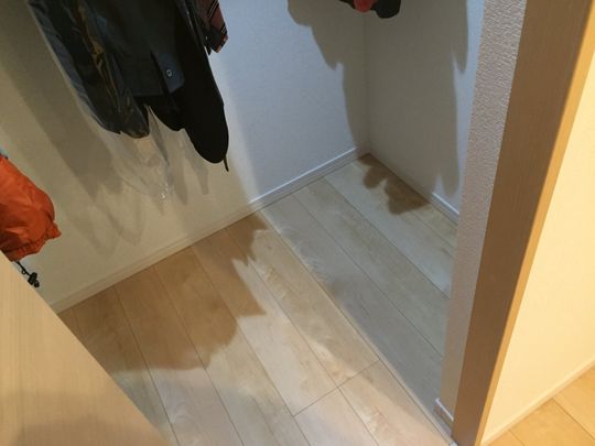 キッチン - 私自身は男性ですが…} - ルームシェアルームメイト