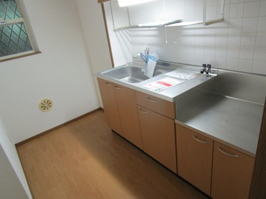キッチン - 姫路　獨協大学バス停近く} - ルームシェアルームメイト