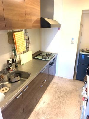 キッチン - 横浜 港南中央 バス付き 駅徒歩6分 週払い16,000円} - ルームシェアルームメイト