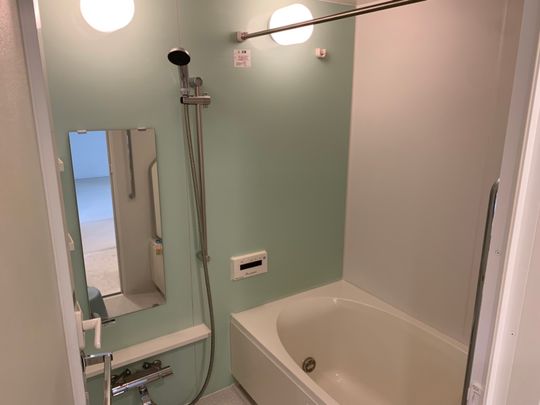 風呂 - 女性限定 猫とルームシェア 都内・駅徒歩2分 個室あり綺麗な内装 共用WIC プロジェクター有ネトフリアマプラ見られます} - ルームシェアルームメイト