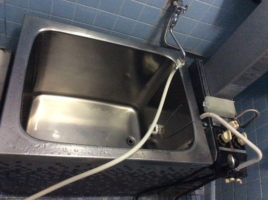 風呂 - 五反野駅から徒歩３分！夏も涼しく過ごしやすい戸建} - ルームシェアルームメイト