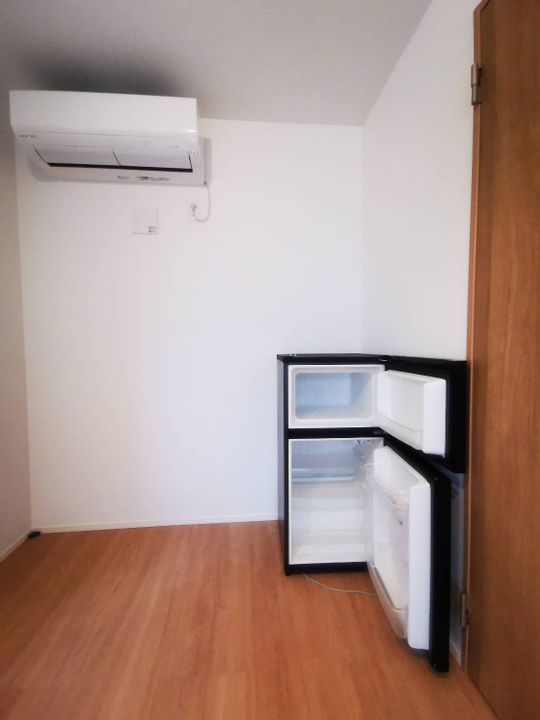 個室 - 鐘ヶ淵駅　徒歩3分} - ルームシェアルームメイト