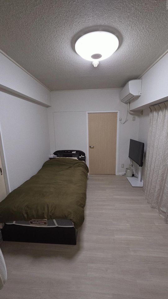 個室 - 気軽に相談してください。} - ルームシェアルームメイト