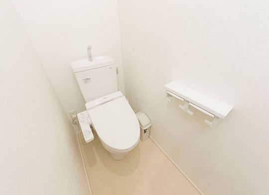 トイレ - 【LGBTフレンドリーの方歓迎！】草加駅徒歩5分の好立地！リビング改修広々15帖のリビング！家具家電Wifi付き} - ルームシェアルームメイト