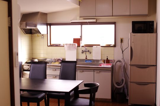 キッチン - ペット共生　禁煙シェアハウス　瑞江駅徒歩9分【家賃は39,000円～。水道・インターネット・光熱費込み】} - ルームシェアルームメイト