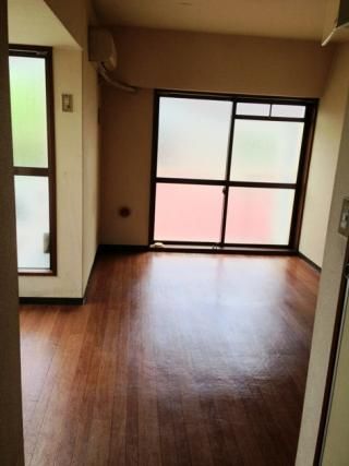 個室 - 完全賃貸ワンルーム、バス、キッチン、家具、家電付き!新宿まで12分　初期費用3万円　即入居可} - ルームシェアルームメイト