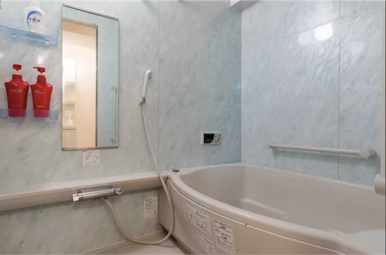 風呂 - 新オープン!駅距離5分の綺麗なマンションでのシェアハウス!} - ルームシェアルームメイト