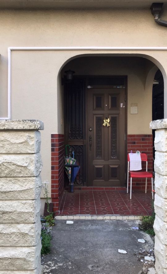 建物 - 13畳の広いお部屋■収納+ロフト+専用バルコニー付■駐車場あり■完全個室で2.5万円+光熱費} - ルームシェアルームメイト