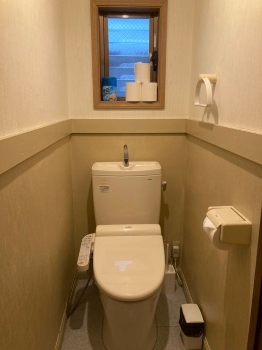 トイレ - 国内留学シェアハウス} - ルームシェアルームメイト