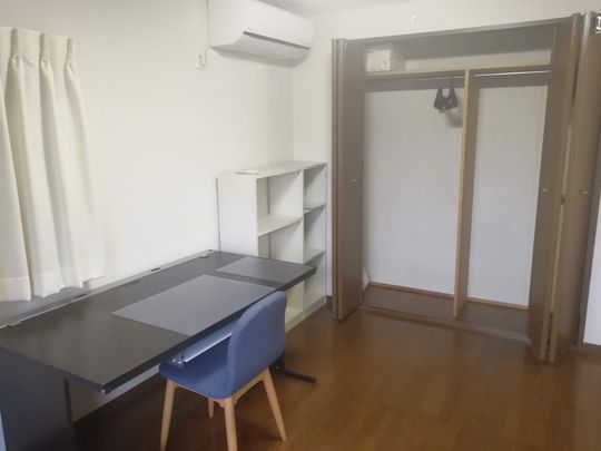 個室 - 【個室】 少人数　お庭の隣の静かな部屋です} - ルームシェアルームメイト