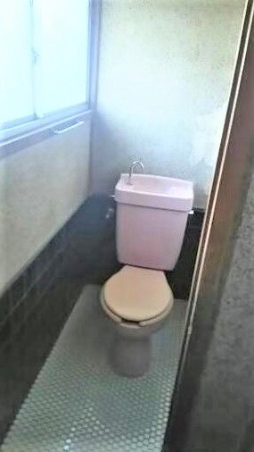 トイレ - 高崎駅から2.5km、閑静な住宅街、光熱費込み月25000円　駐車場無料} - ルームシェアルームメイト