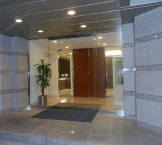 建物 - 西麻布人気のデザイナーズマンション} - ルームシェアルームメイト