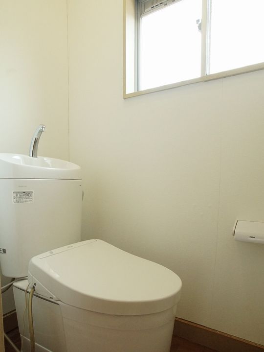 トイレ - 【生活保護の方 相談可】つくば市森の里｜個室6帖(2階)｜敷礼0・仲介0｜月額45,000円(光熱費定額)｜電動自転車無料} - ルームシェアルームメイト