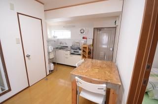 リビング - シェアメイト募集} - ルームシェアルームメイト