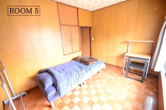 個室 - 日暮里から10分　鍵付き個室、綺麗なシェアハウスです} - ルームシェアルームメイト