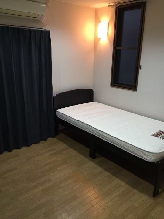 個室 - 都営新宿線大島駅から徒歩8分の3階一戸建ルームシェア（45000円～）} - ルームシェアルームメイト